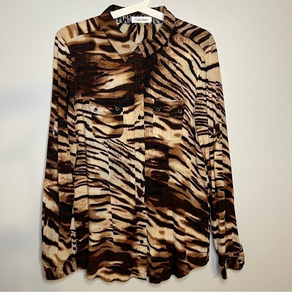 Calvin Klein Size M Leopard print Long Sleeve Front Pockets Button Up Shirt - Picture 2 of 10